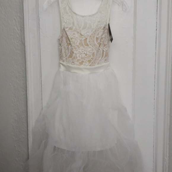 White Wedding Dress - Picture 1 of 4